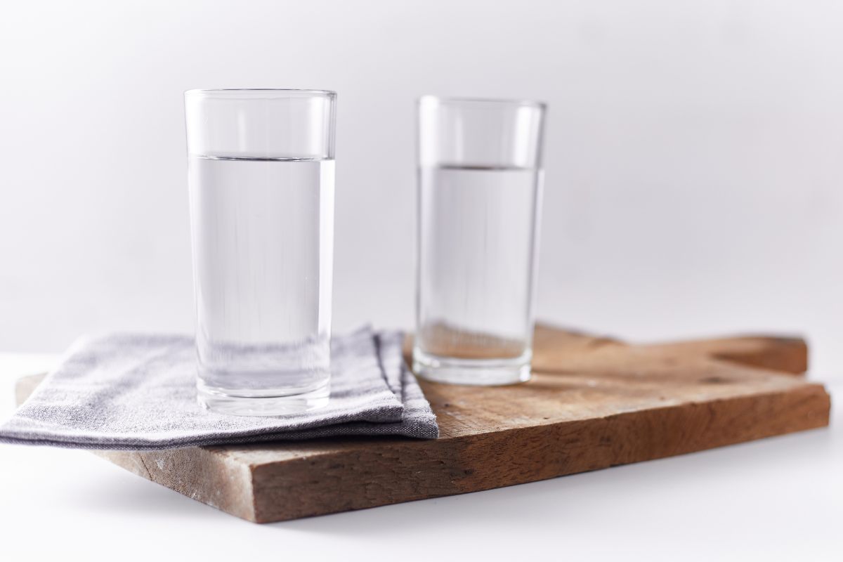 The glasses of water