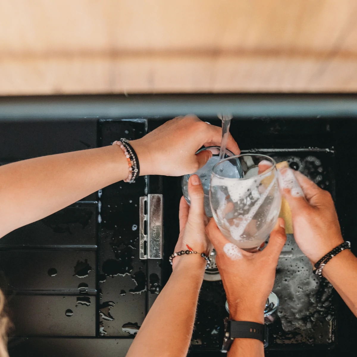 Easy Guide How to Clean Countertop Ice Maker Frizzlife