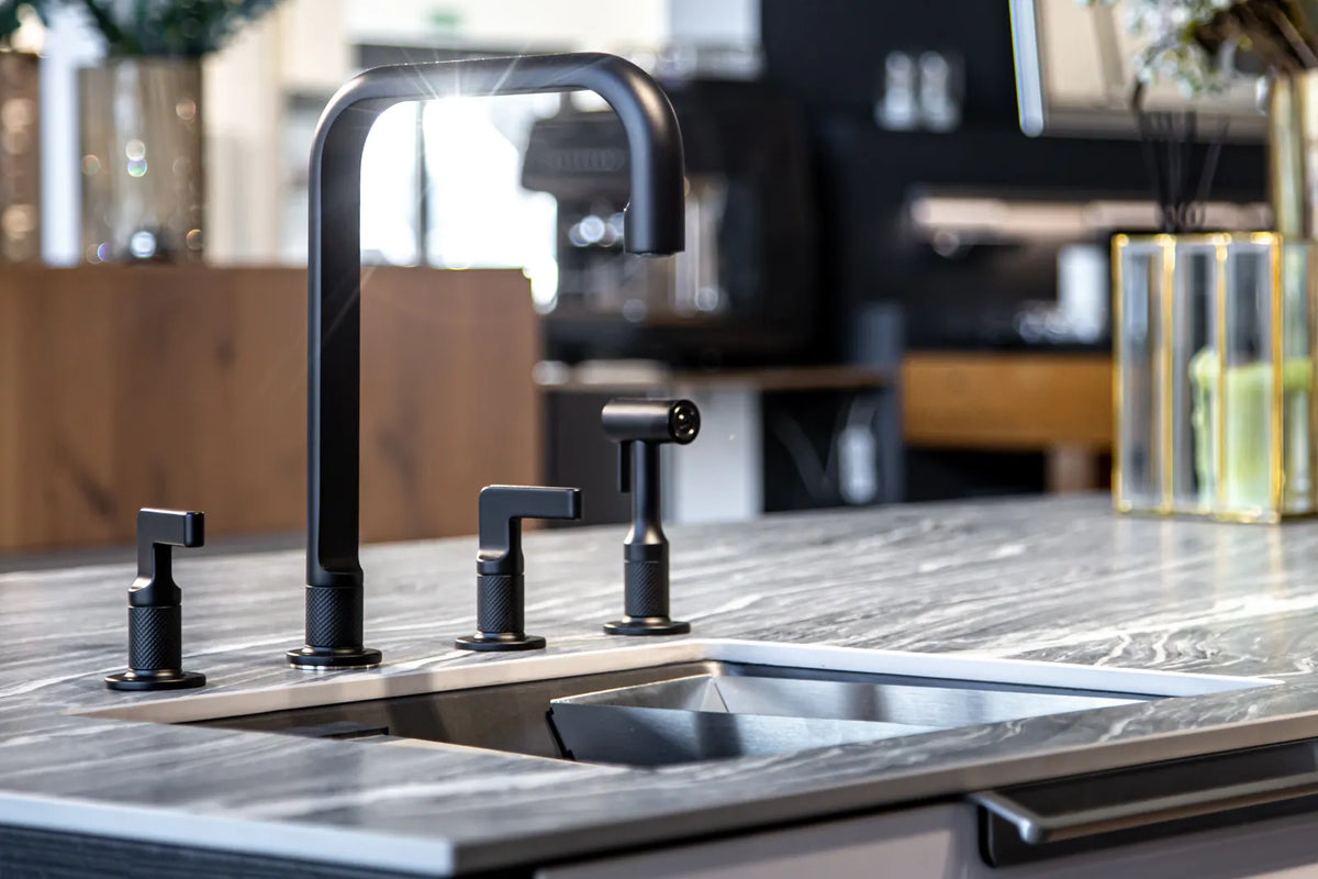 Black Reverse Osmosis Faucet: Pros, Cons & Installation Tips – Frizzlife